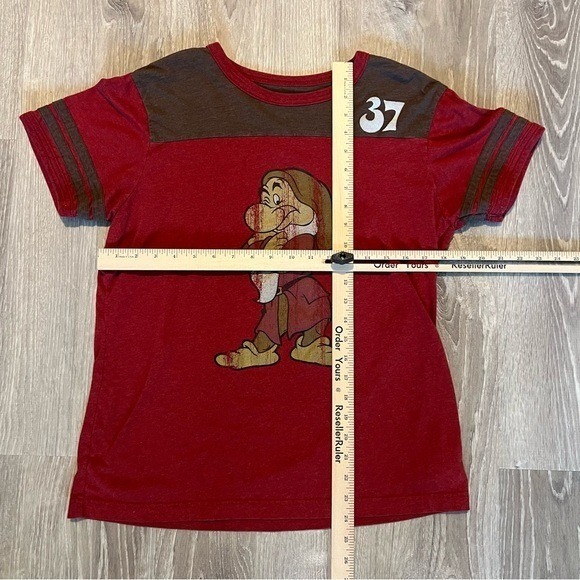 Walt Disney World Grumpy Dwarf 37 Distressed Red Brown Shirt Womens Size XL - Picture 3 of 10
